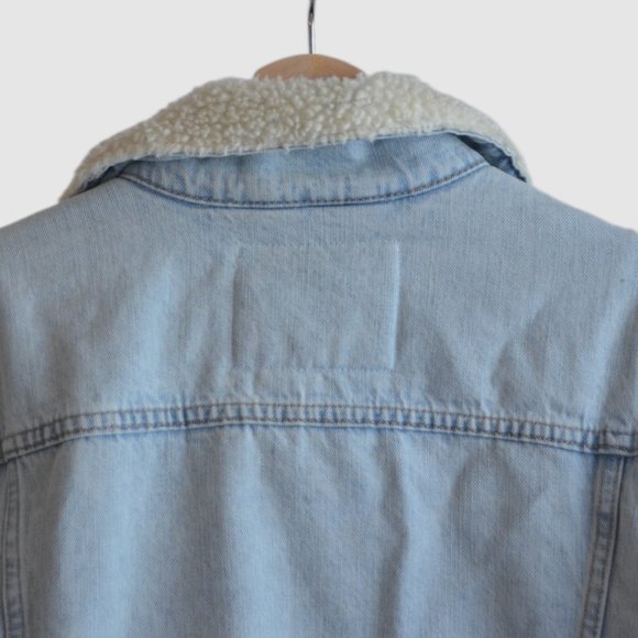 Garage Sherpa Lined Denim Jacket – Light Wash, Size L, Cozy & Stylish - Picture 3 of 4